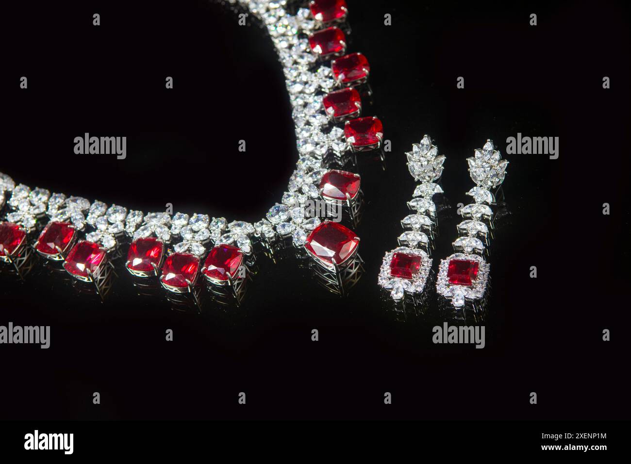 Nahaufnahme von wunderschönem Luxusschmuck Stockfoto