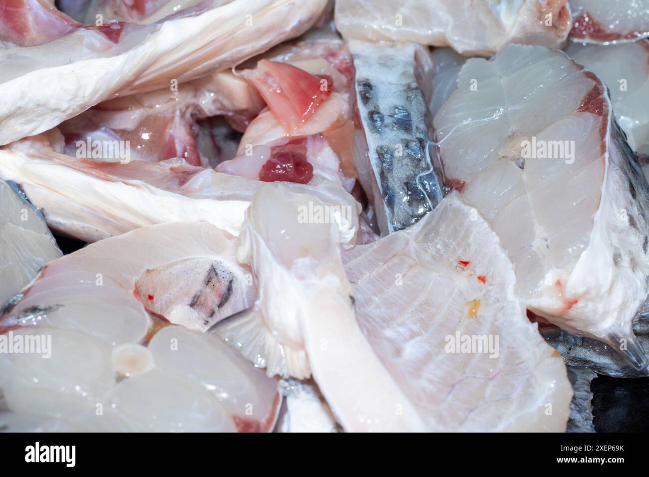 Frische Fischfleischscheiben zum Vorbereiten, zum Kochen von Fisch Stockfoto