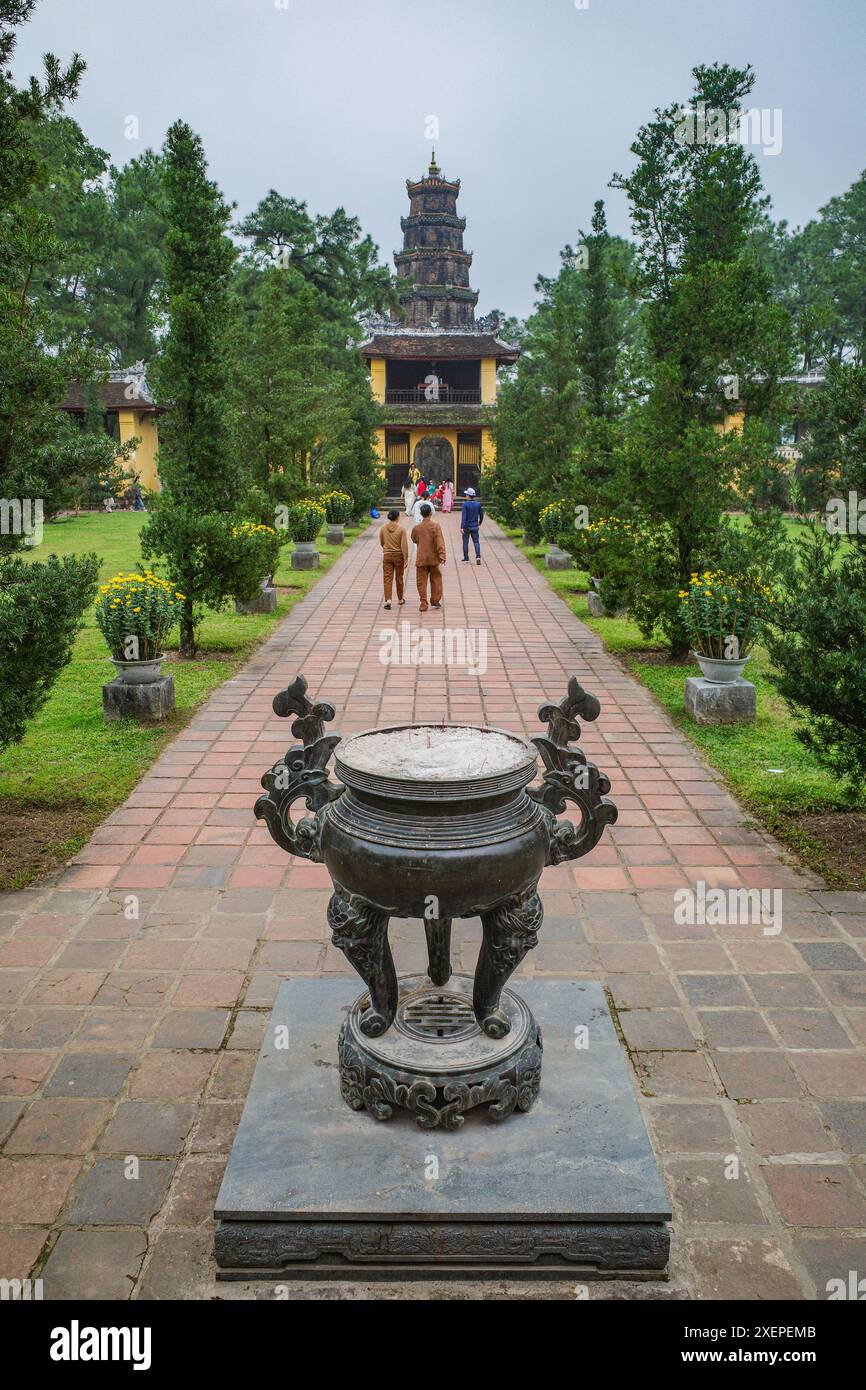 Hue, Vietnam - 6. Februar 2024: Thien Mu Pagode und buddhistischer Tempel, Hue, Vietnam Stockfoto