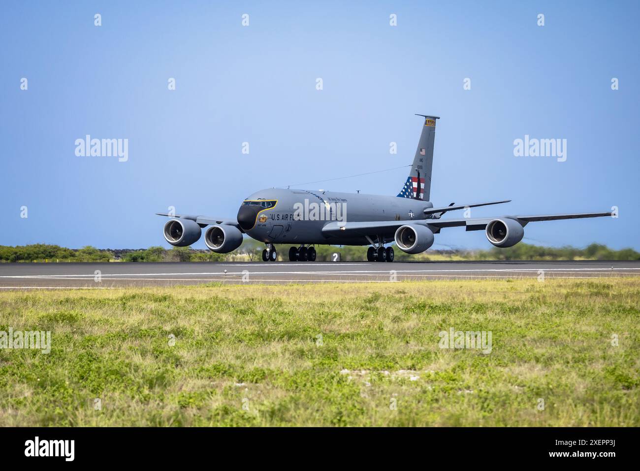 Ein Stratotanker der U.S. Air Force KC-135, betrieben vom 190th Air Betanking Wing, Kansas Air National Guard, Topeka, Kansas, startet während der Übung S Stockfoto