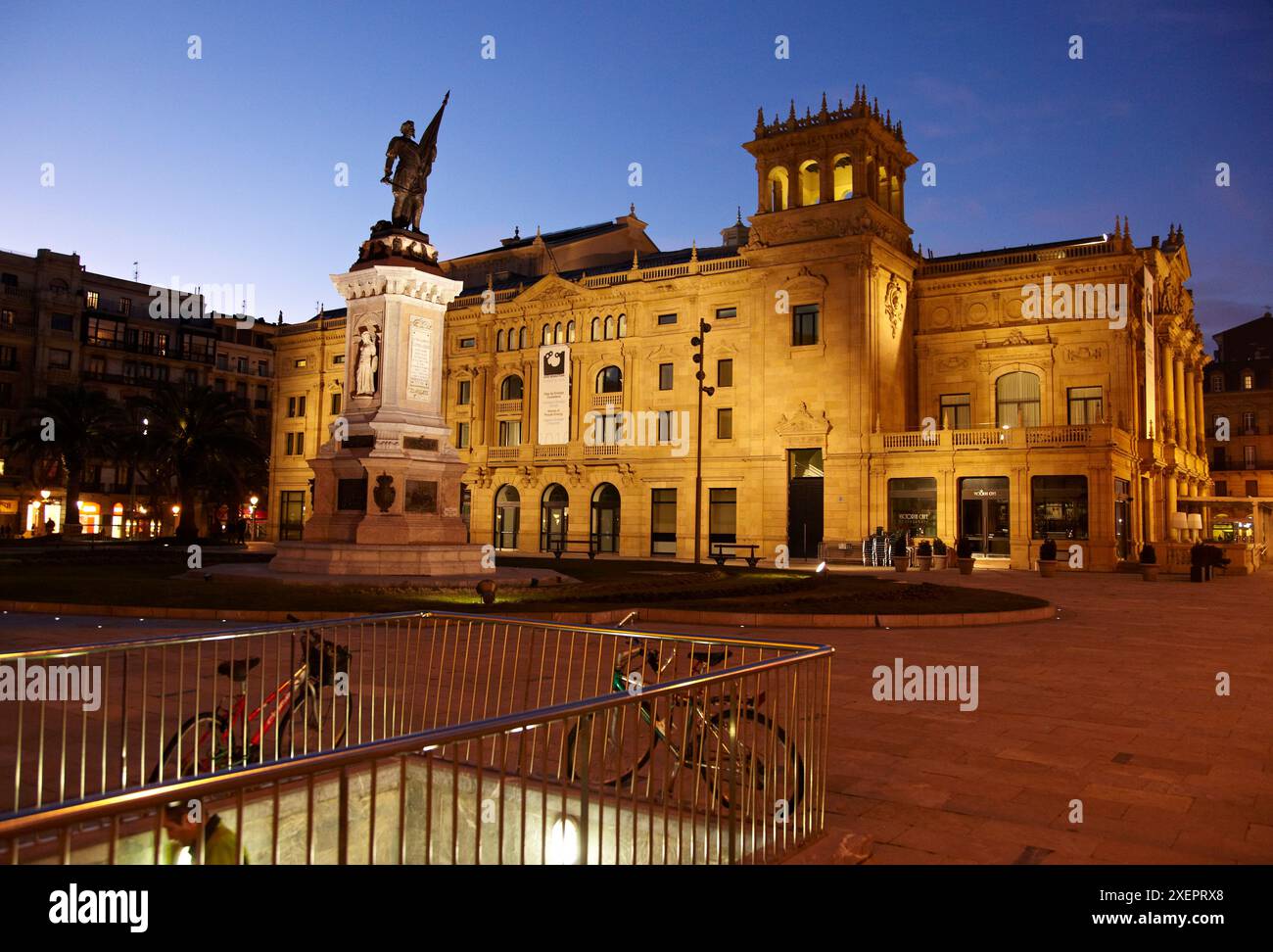 Teatro Victoria Eugenia Theater und Denkmal für Donostia, San Sebastian, Gipuzkoa, Oquendo, Baskenland, Spanien Stockfoto