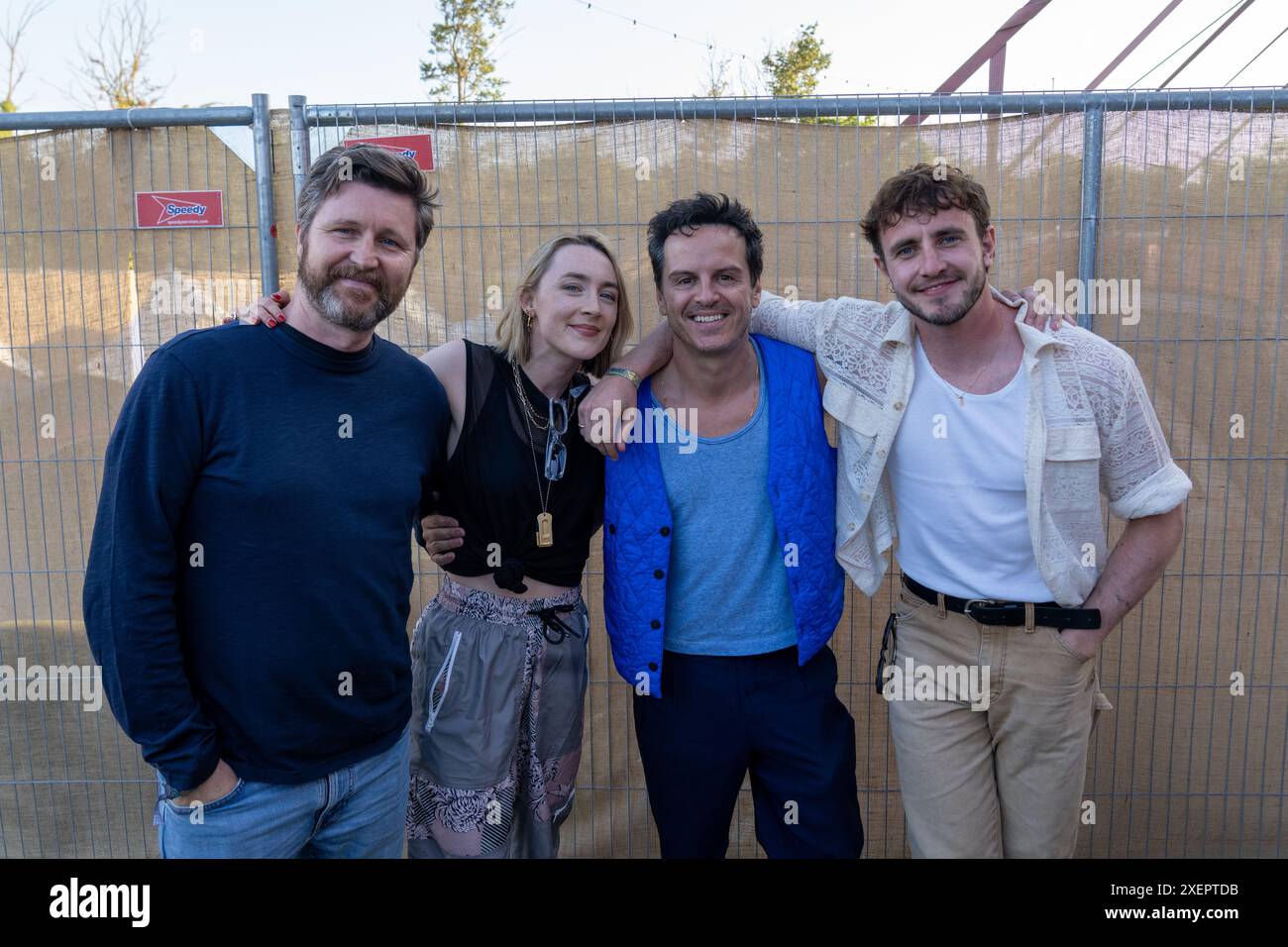 Glastonbury, Großbritannien. Freitag, 28. Juni 2024. Andrew Haigh, Saoirse Ronan, Andrew Scott und Paul Mescal hinter der Bühne, bevor wir all of US Strangers im Pilton Palais Cinema Tent beim Glastonbury Festival 2024 vorführen. Foto: Richard Gray/Alamy Live News Stockfoto