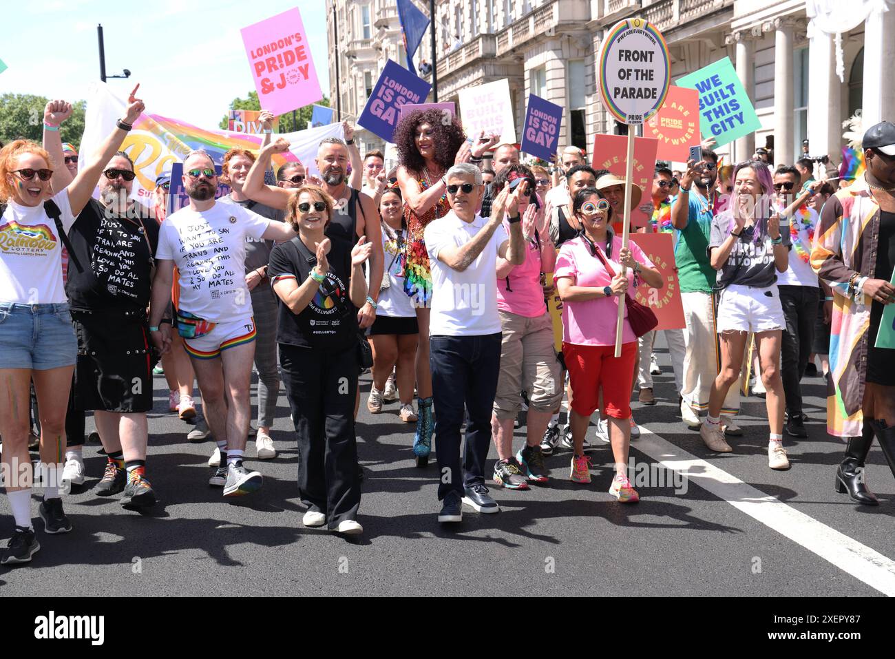 Der Bürgermeister von London Sadiq Khan nimmt an der Pride in London-Parade Teil. Bilddatum: Samstag, 29. Juni 2024. Stockfoto