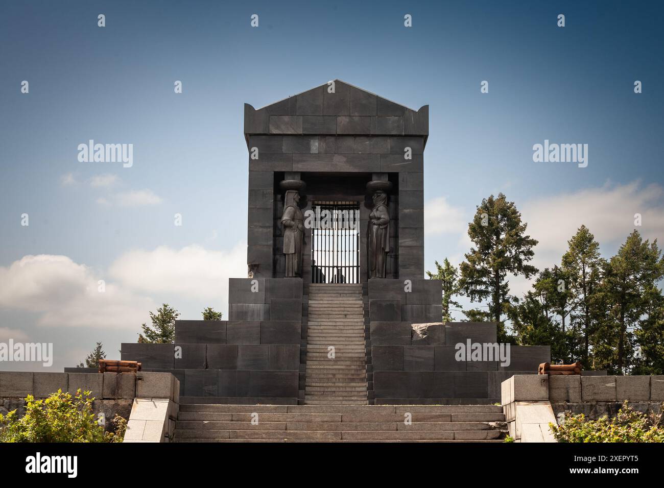 Bild des Denkmals für den unbekannten Helden von Avala, Serbien. Das Monument to the Unknown Held ist ein Denkmal aus dem Ersten Weltkrieg auf dem Berg Avala, Sou Stockfoto