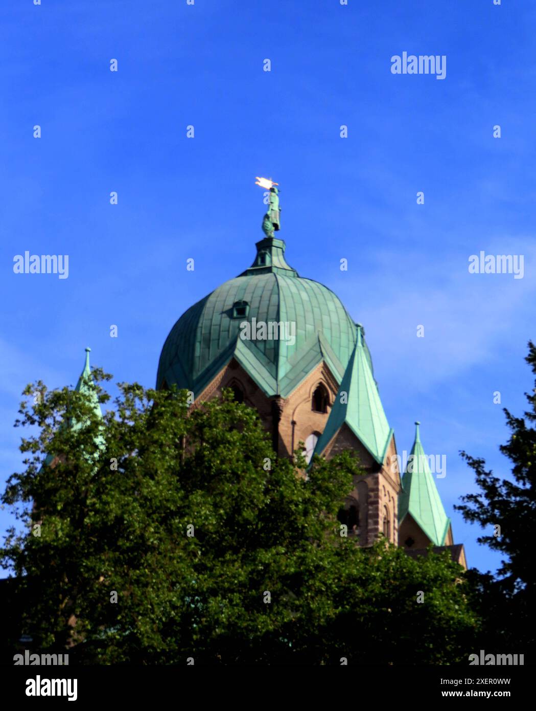 Blick auf die Kuppel des St. Quirinus Münsters in Neuss St. Quirinus Neuss - Kuppel ueber dem Chor *** Blick auf die Kuppel des St. Quirinus Münsters in Neuss St. Quirinus Neuss Kuppel über dem Chor Stockfoto