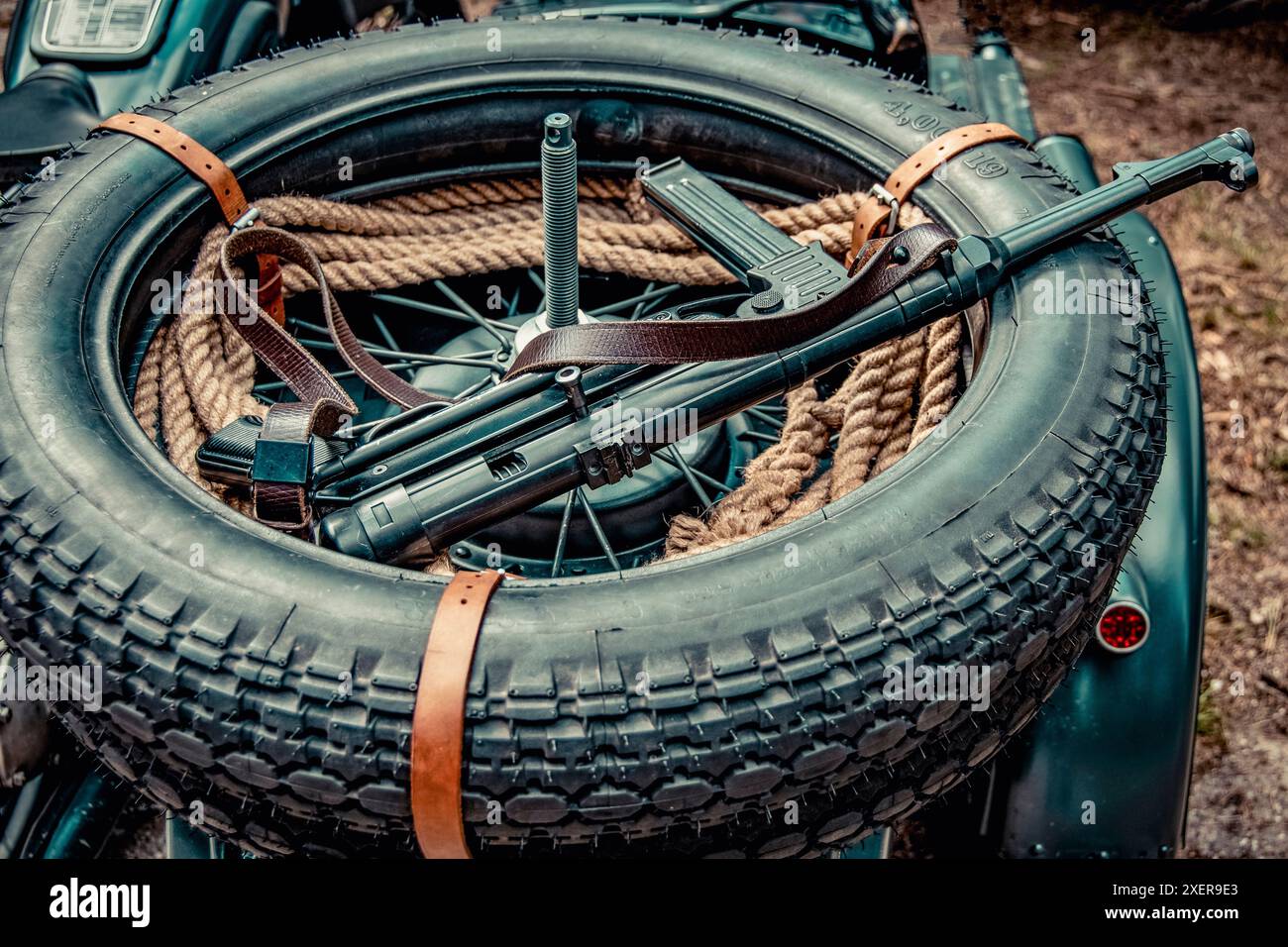 Deutscher MP-40 Maschinengewehr auf einem Seitenwagen-Motorrad Stockfoto