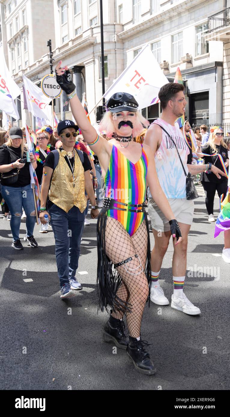 Die Leute nehmen an der Pride in London Parade Teil. Bilddatum: Samstag, 29. Juni 2024. Stockfoto