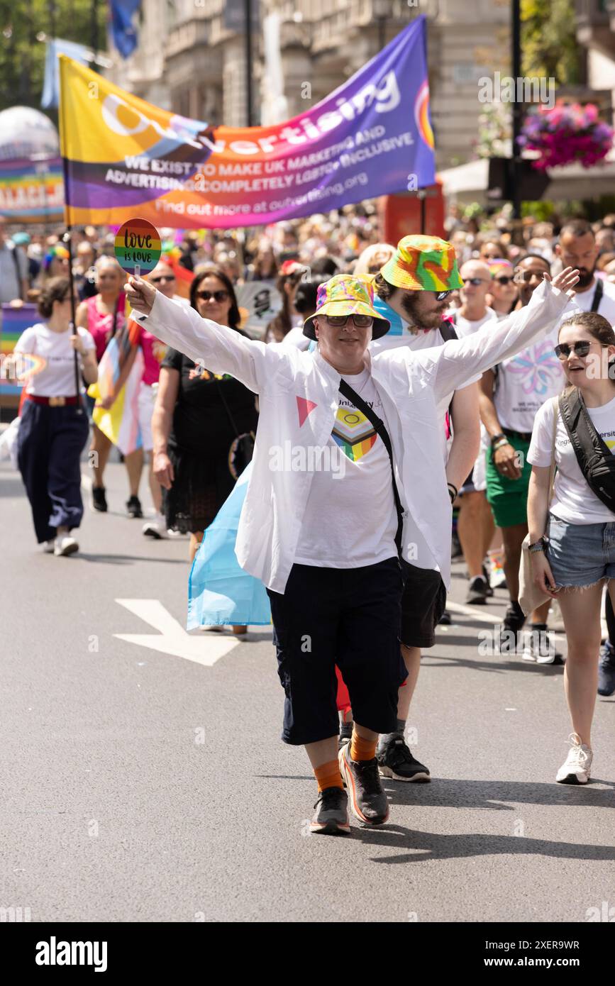 Die Leute nehmen an der Pride in London Parade Teil. Bilddatum: Samstag, 29. Juni 2024. Stockfoto