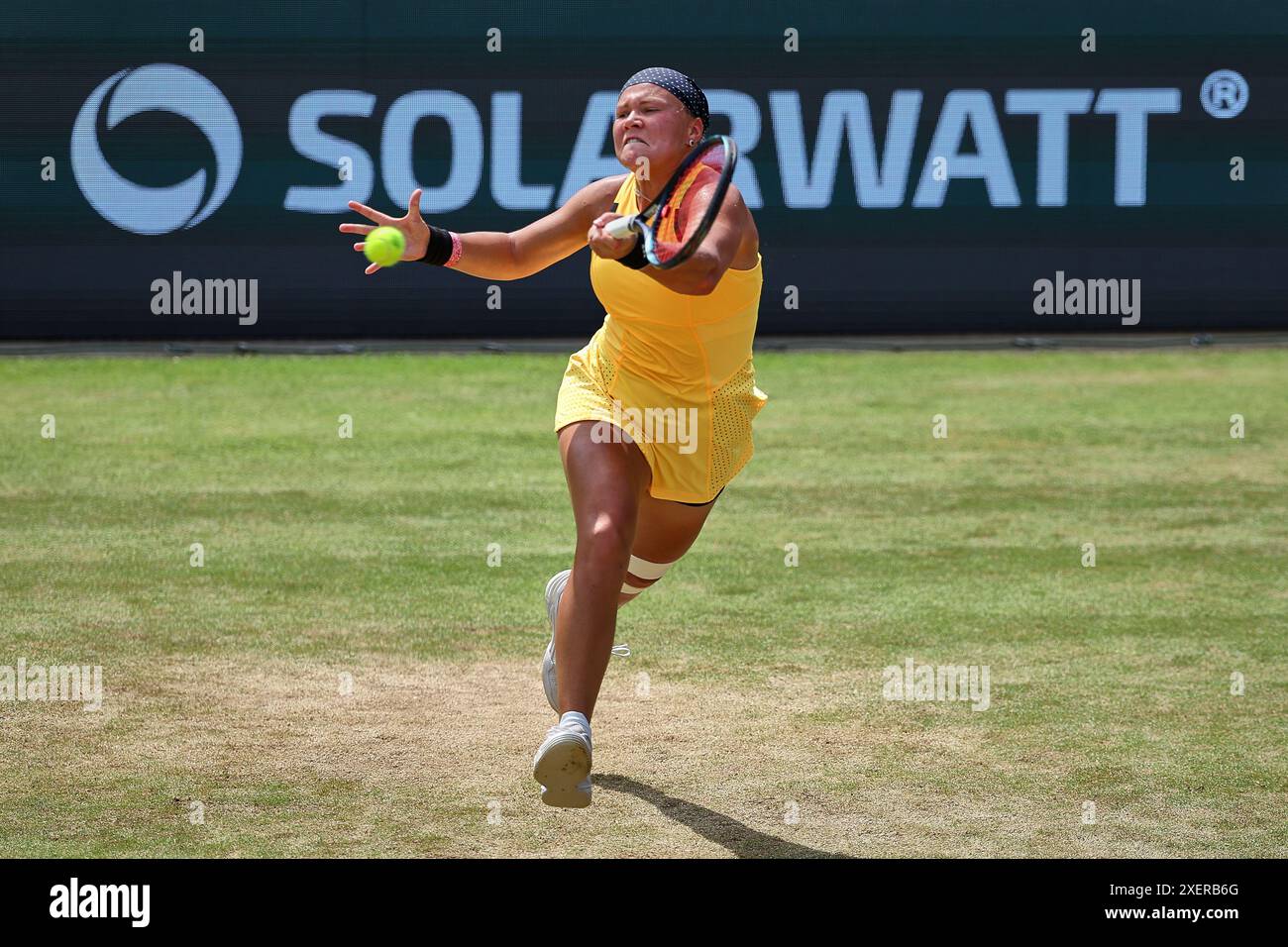 Bad Homburg, Deutschland. Juni 2024. Tennis, WTA Tour, Singles, Damen, Finale, Vekic (Kroatien) - Schneider. Diana Schneider in Aktion. Mathias Schulz/dpa/Alamy Live News Stockfoto