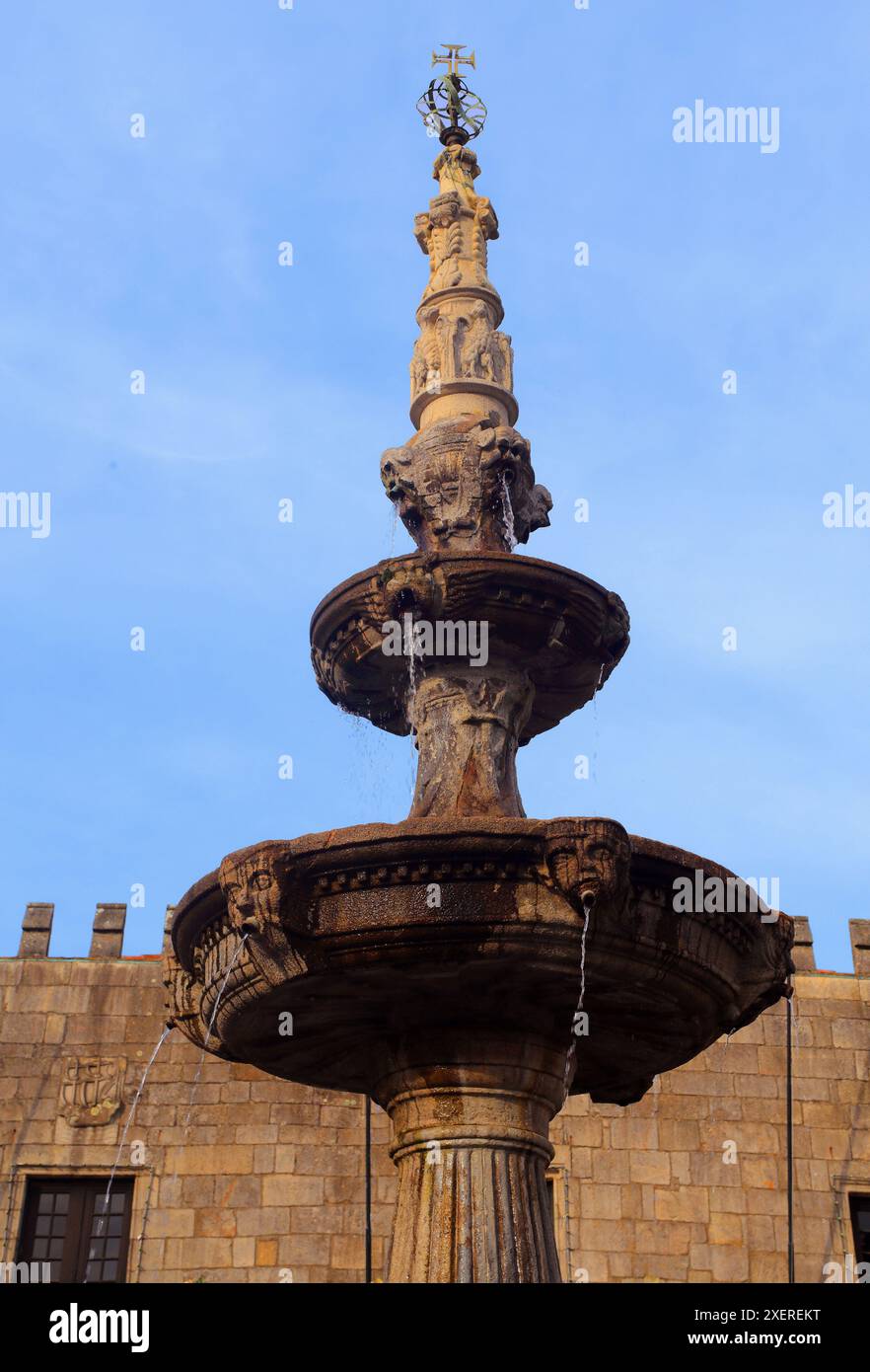 Portugal, Region Minho, Viana do Castelo. Das mittelalterliche historische Zentrum mit einem Renaissance-Brunnen. Stockfoto