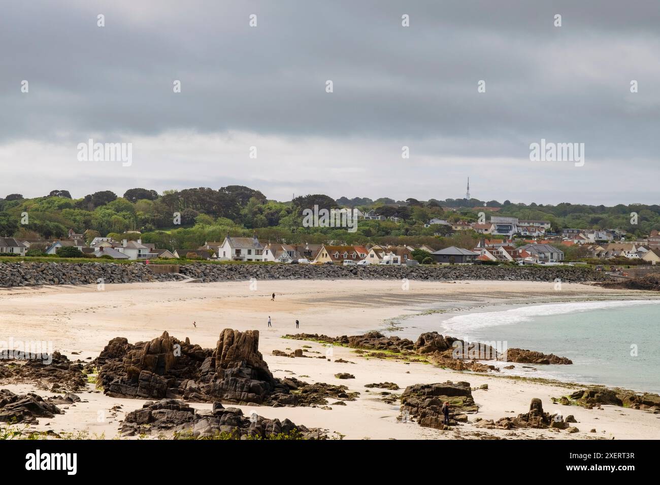 Saline Bay und Cobo Bay von der Landzunge Grande Rocque. Castel, Bailiwick of Guernsey, Kanalinseln, Großbritannien, Europa Stockfoto