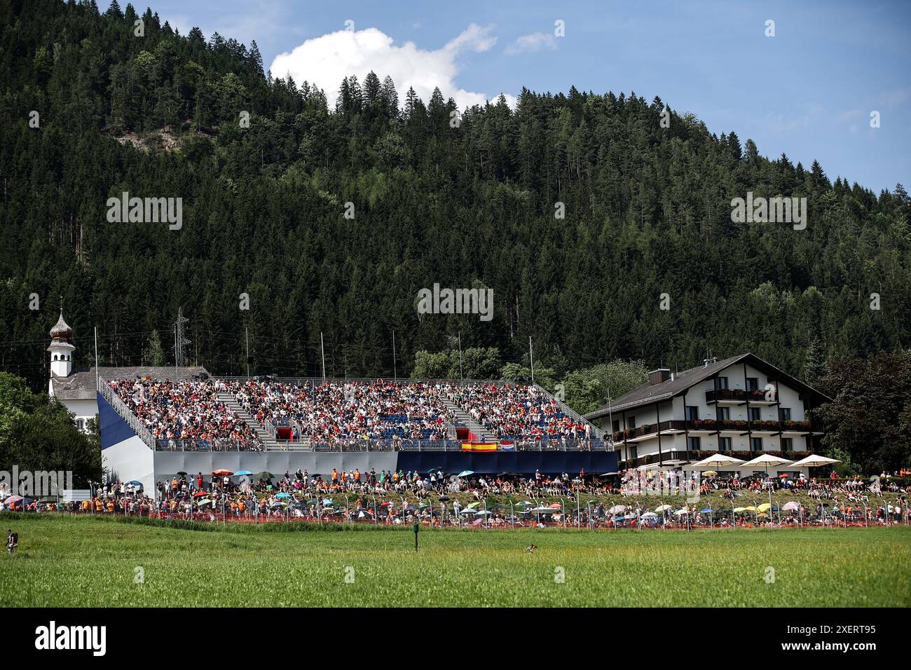 Spielberg, Autriche. Juni 2024. Zuschauer, Fans beim Formel 1 Qatar Airways Grand Prix 2024, 11. Runde der Formel 1 Weltmeisterschaft 2024 vom 28. Bis 30. Juni 2024 auf dem Red Bull Ring in Spielberg, Österreich - Foto Xavi Bonilla/DPPI Credit: DPPI Media/Alamy Live News Stockfoto