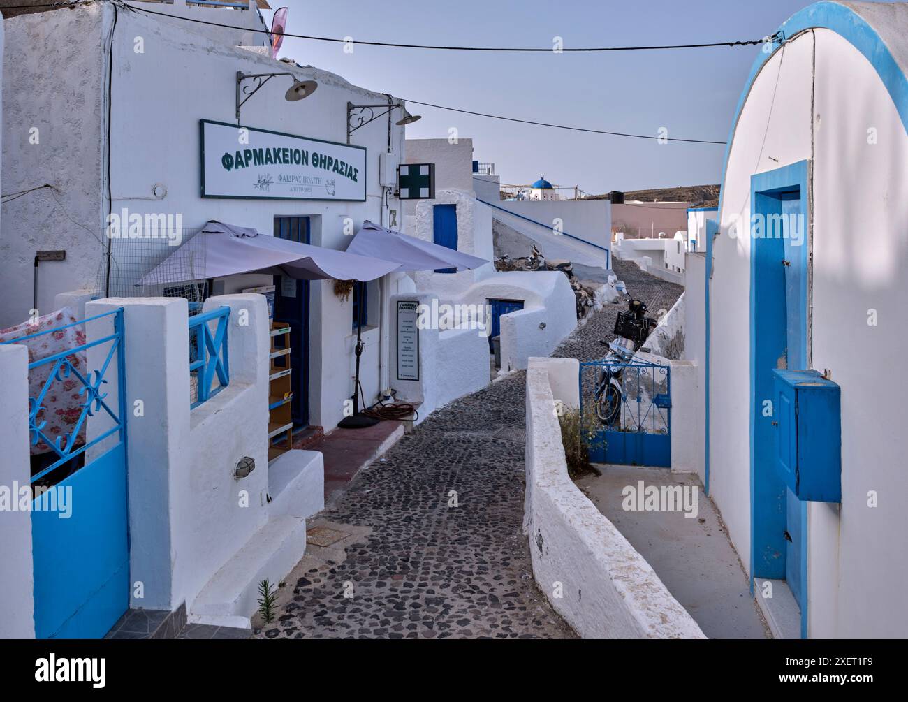 Apotheke im Dorf Manolas. Thirasia, Kykladen, Griechenland. Stockfoto
