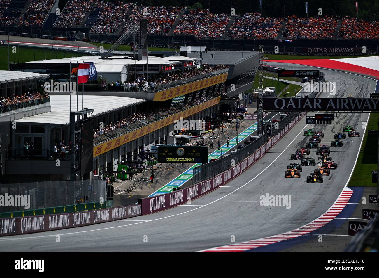 Spielberg, Mezzolombardo, Österreich. Juni 2024. Der Start des Sprint-Rennens während des FIA Formel 1 Grand Prix von Österreich 2024 auf dem Red Bull Ring Circuit in Spielberg. Max Verstappen gewinnt. (Kreditbild: © Daisy Facinelli/ZUMA Press Wire) NUR REDAKTIONELLE VERWENDUNG! Nicht für kommerzielle ZWECKE! Quelle: ZUMA Press, Inc./Alamy Live News Stockfoto