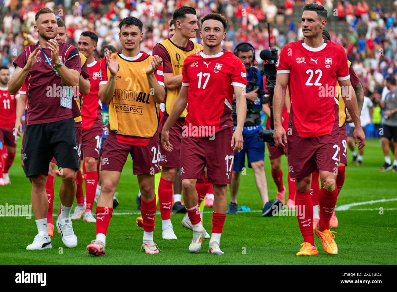 Schweiz jubelt über ihren Sieg, Ruben Vargas (Schweiz, #17), Fabian Schaer (Schweiz, #22), GER, UEFA Euro 2024, Fussball Herren, UEFA EM 2024, Achtelfinale, Achtelfinale, Schweiz vs. Italien, Schweiz vs. Italien, 29.06.2024. Foto: Eibner-Pressefoto/ Claudius Rauch Stockfoto