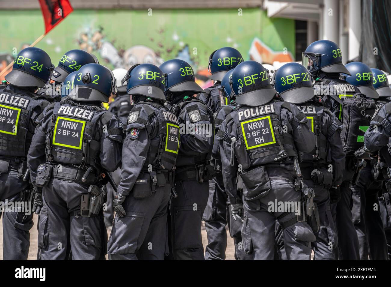 Polizeieinsatz bei der Demonstration gegen die AFD-Parteikonferenz in Essen, NRW Stockfoto