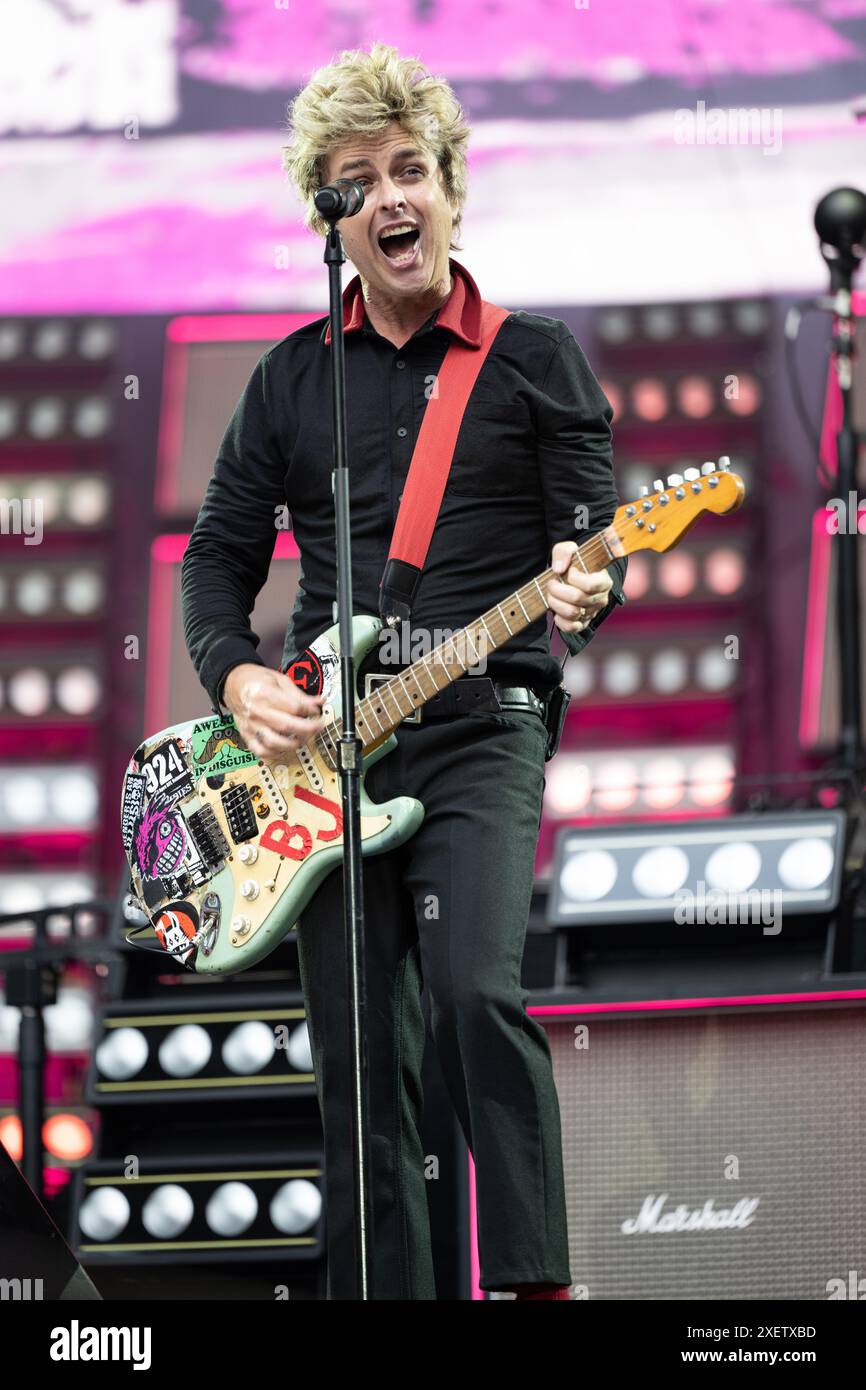London, Großbritannien. Juni 2024. Billie Joe Armstrong vom Green Day auf der Bühne im Wembley Stadium, London während der Saviors Tour. Quelle: John Barry/Alamy Live News Stockfoto