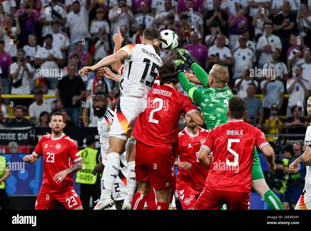 29.06.2024, xpsx, Fussball EM 2024 1/8 Finale, Deutschland - Dänemark emspor, v.l. aberkanntes Tor Nico Schlotterbeck Deutsche Fussball Nationalmanschaft DFB DFL/DFB VORSCHRIFTEN VERBIETEN JEDE VERWENDUNG VON FOTOGRAFIEN als BILDSEQUENZEN und/oder QUASI-VIDEO, Dortmund Nordrhein-Westfalen Deutschland DEU BVB Stadion Dortmund *** 29 06 2024, xpsx, Fußball EM 2024 1 8 Final, Deutschland Dänemark emspor, V l unerlaubtes Tor Nico Schlotterbeck Deutsche Fussball Nationalmanschaft DFB DFL DFB VERORDNUNGEN VERBIETEN JEDE VERWENDUNG VON FOTOGRAFIEN als BILDSEQUENZEN und oder QUASI-VIDEO , Dortmund Nordrhein Westfalen Deutschland DEU Stockfoto