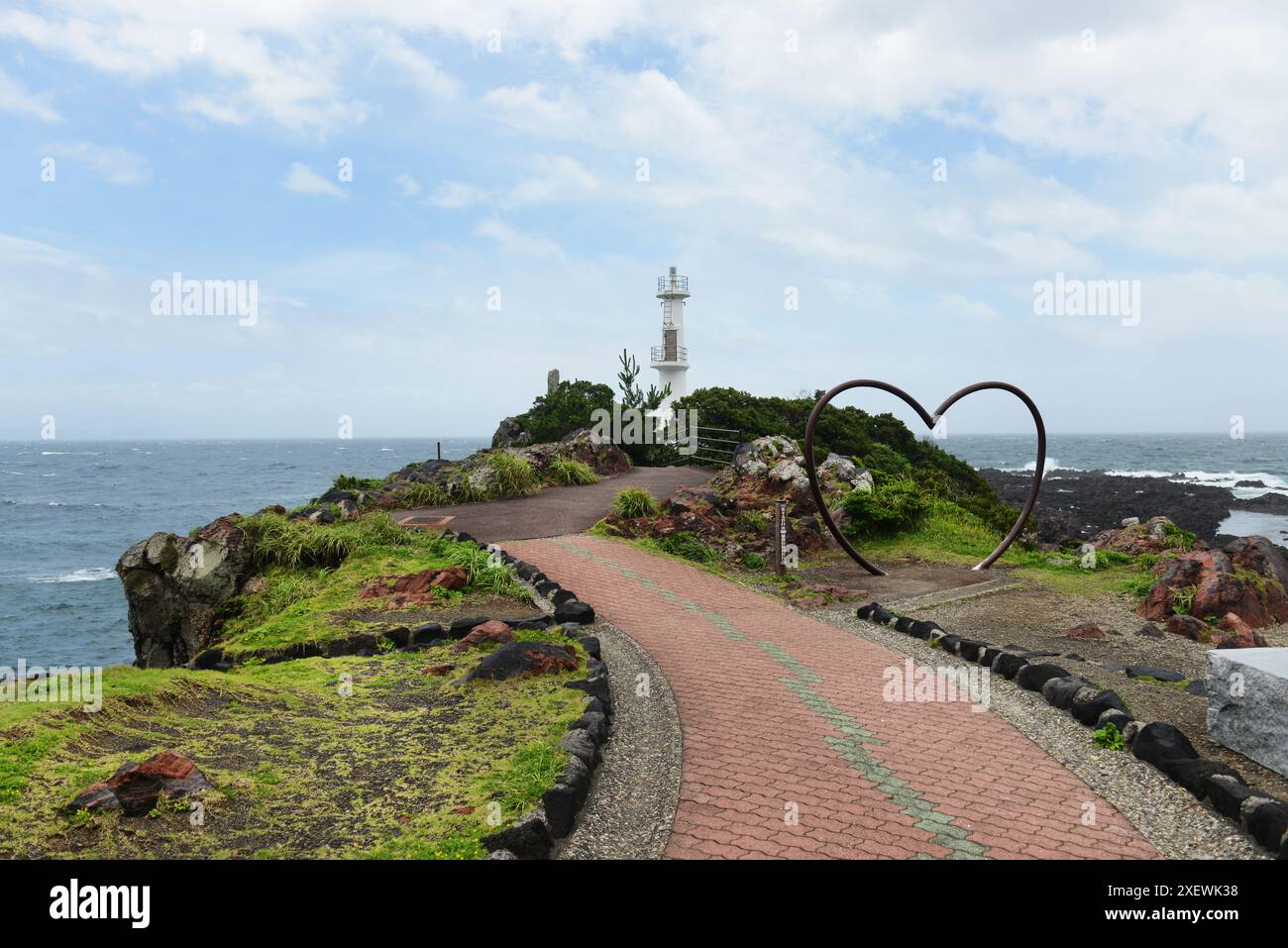 Der Leuchtturm am Kap Nagasakibana in Kyushu, Japan. Stockfoto