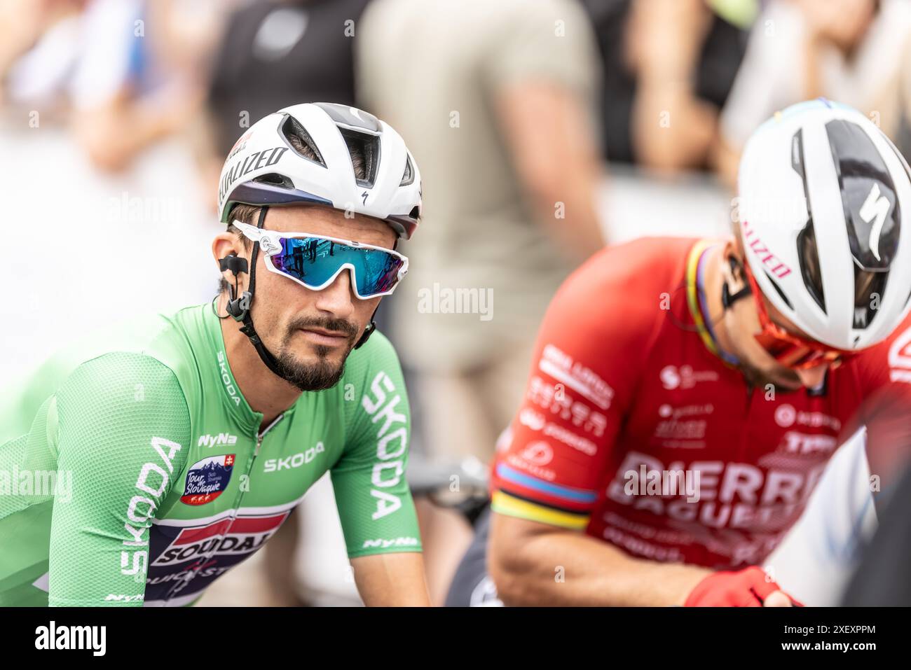 Liptovsky Mikulas, Slowakei. Juni 30. 2024. Peter Sagan mit Julian Alaphilippe zu Beginn der letzten Etappe der Tour de Slovakia. Stockfoto
