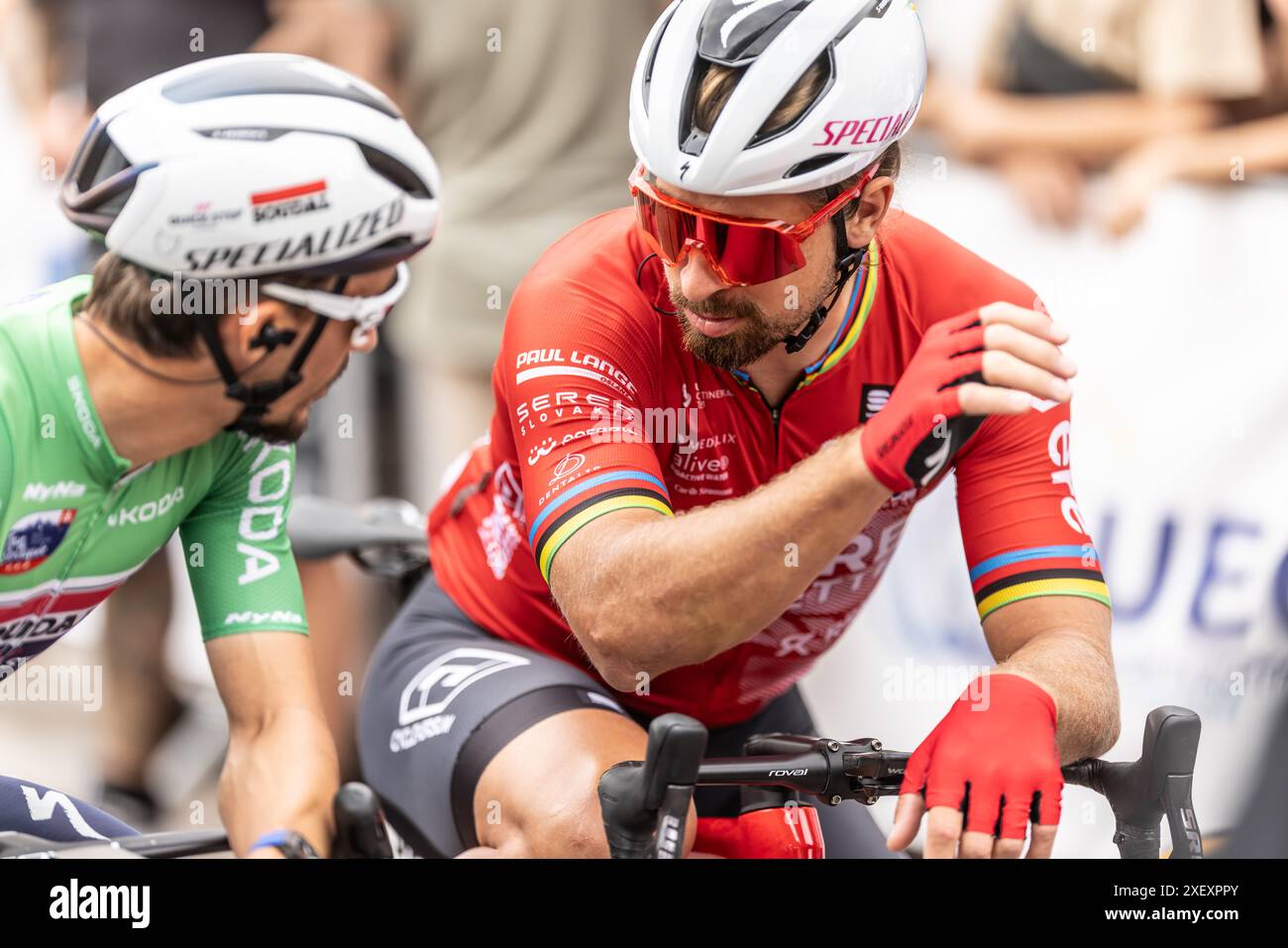 Liptovsky Mikulas, Slowakei. Juni 30. 2024. Peter Sagan mit Julian Alaphilippe zu Beginn der letzten Etappe der Tour de Slovakia. Stockfoto