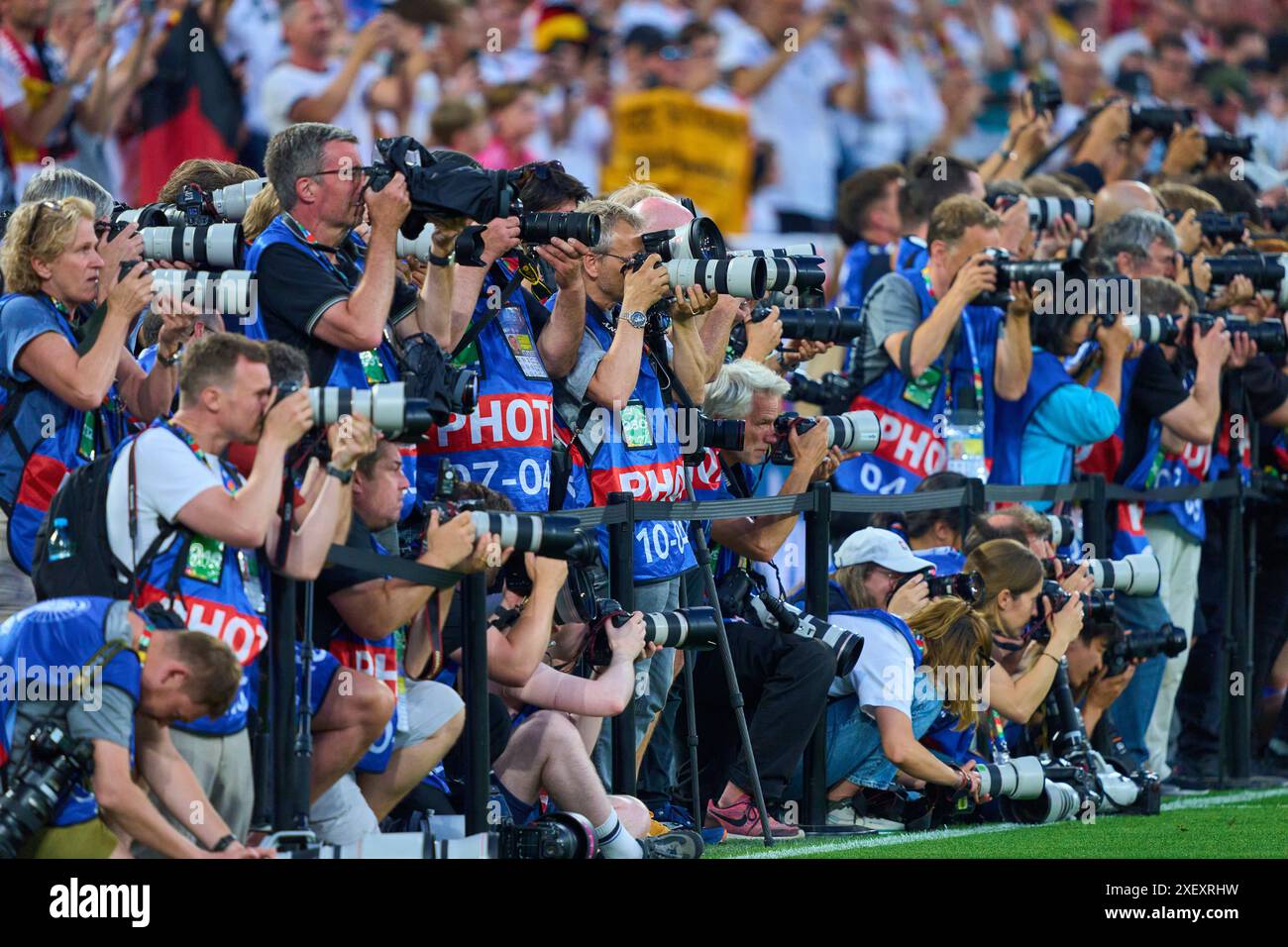 Fotografen im Best of 16 Spiel DEUTSCHLAND - DÄNEMARK 2-0 der UEFA-Europameisterschaft 2024 am 29. Juni 2024 in Dormund, Deutschland. Fotograf: ddp-Bilder/Sternbilder Stockfoto