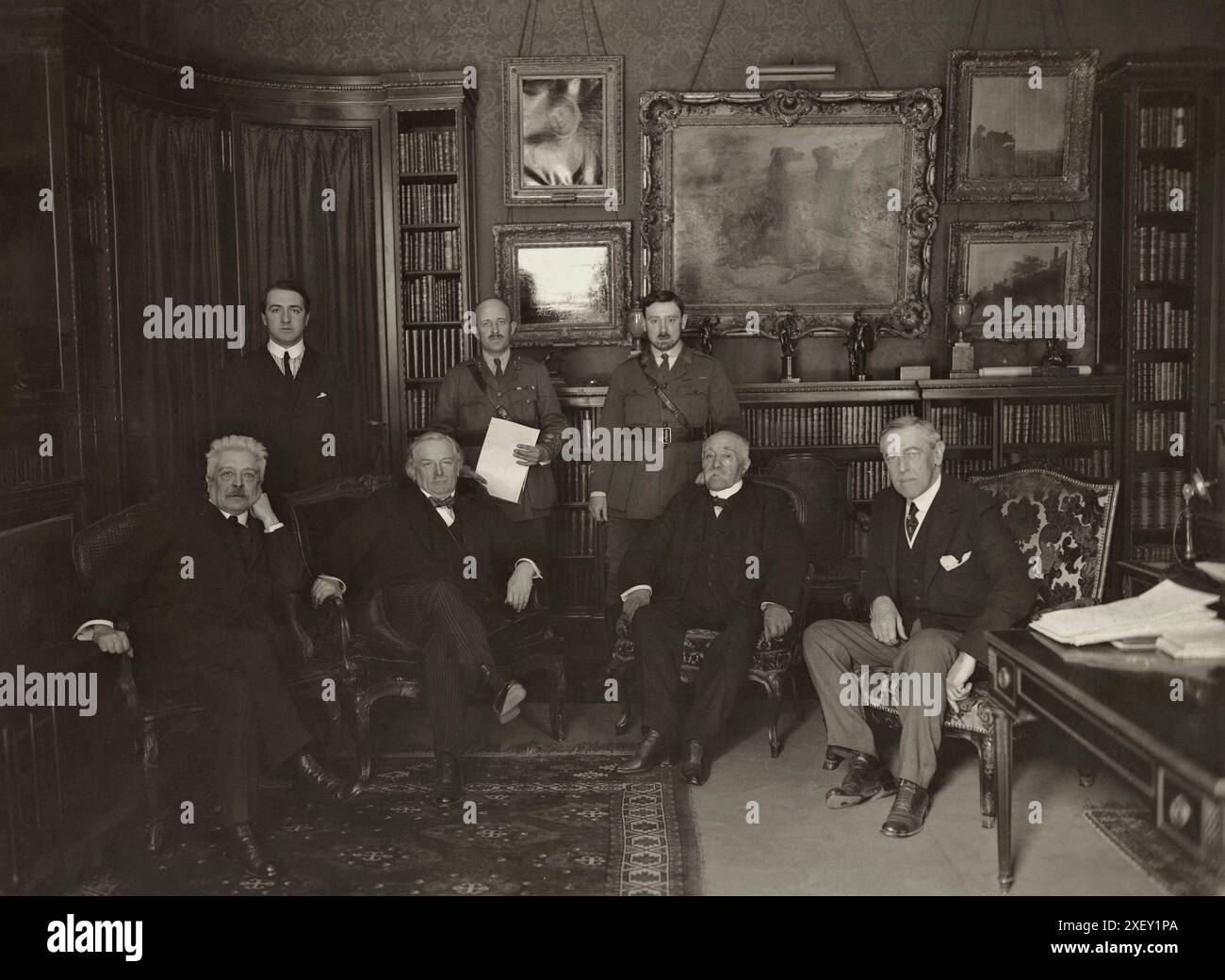Treffen der Triple Entente-Führer (von links nach rechts): Premier Orlando von Italien, Premier Lloyd George von England, Premier Clemenceau von Frankreich und Präsident Woodrow Wilson vom Hotel de Crillon in den USA, Paris, Frankreich. 12/1918 Stockfoto