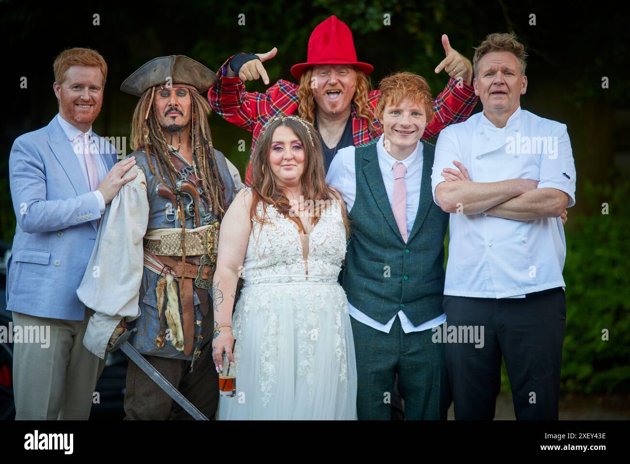 Ed Sheeran Superfan Amanda Baron und Ed Sheeran sehen wie Ty Jones aus und heiraten in Manchester Stockfoto