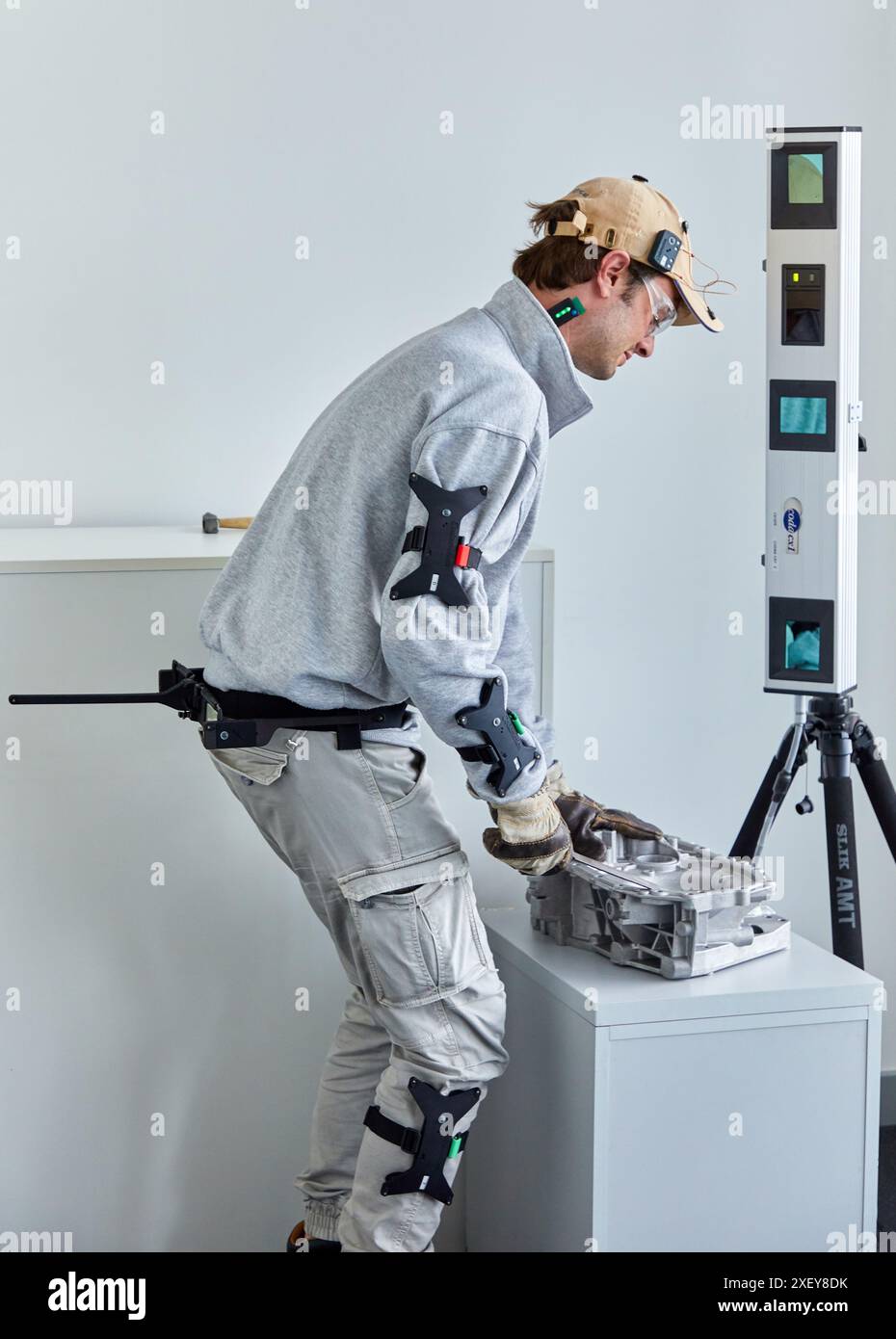 EXODYN Projekt, Exoskelette zur Prävention von muskuloskelettalen Beschwerden in Arbeitsumgebungen, Unit of Health, Technology Centre, Tecnalia Research Stockfoto