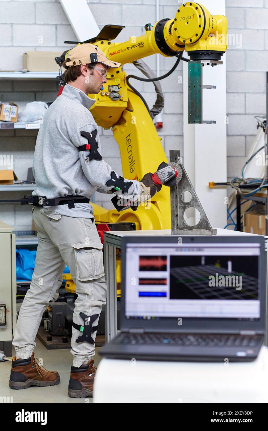 EXODYN Projekt, Exoskelette zur Prävention von muskuloskelettalen Beschwerden in Arbeitsumgebungen, Unit of Health, Technology Centre, Tecnalia Research Stockfoto