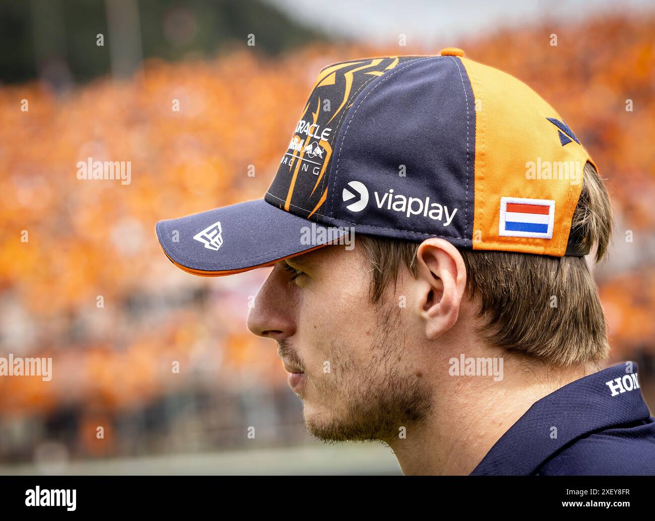 SPIELBERG - Max Verstappen (Red Bull Racing) mit den Orange Fans vor dem Großen Preis von Österreich auf dem Red Bull Ring Rennkurs. ANP SEM VAN DER WAL Stockfoto