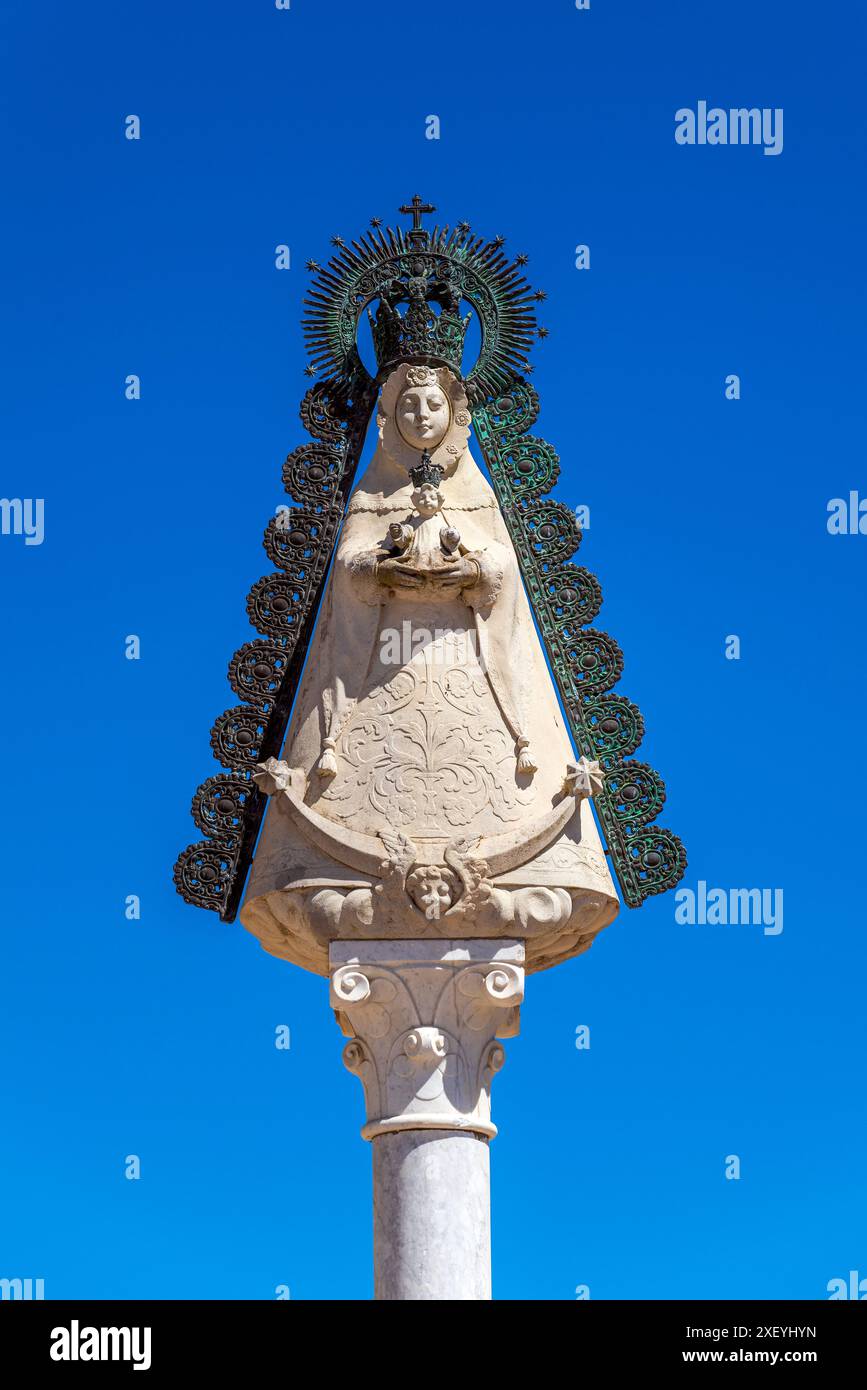 Statue der Jungfrau von El Rocio, El Rocio, Huelva, Andalusien, Spanien Stockfoto