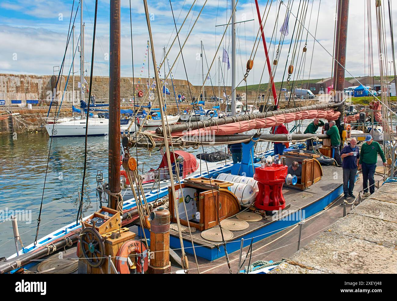 Portsoy Boat Festival Boote im Hafen das Deck des Schwans ab Lerwick Stockfoto