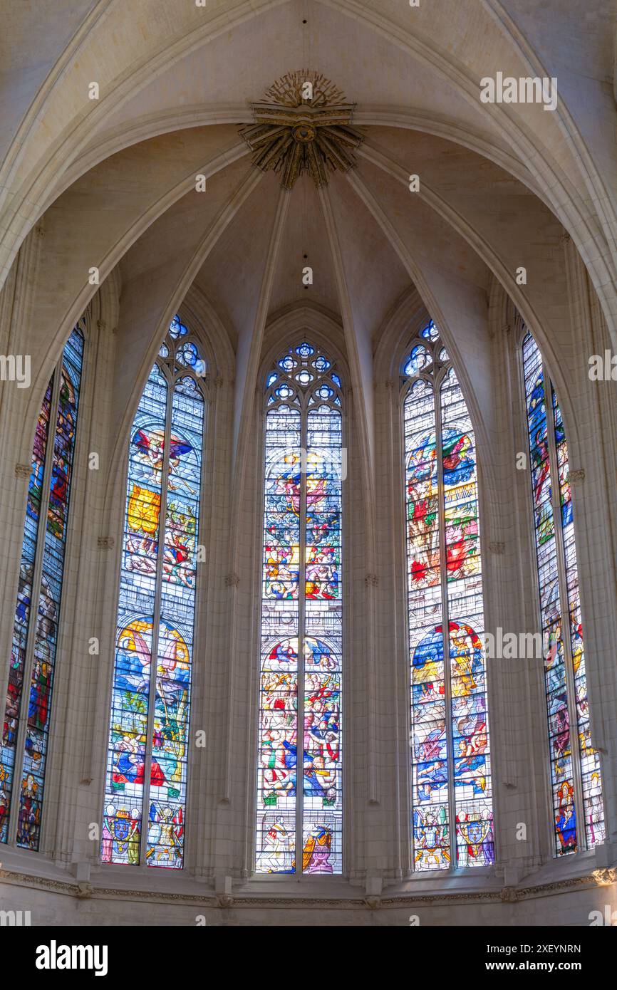 Buntglas der mittelalterlichen Sainte-Chapelle de Vincennes Stockfoto