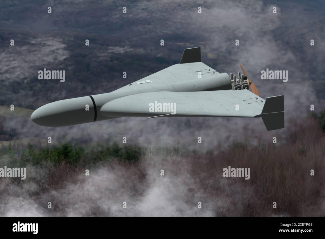 Die russische Kampfdrohne Shaheed fliegt über einem Wald, Rauch von Militäraktionen in der Ukraine. Stockfoto