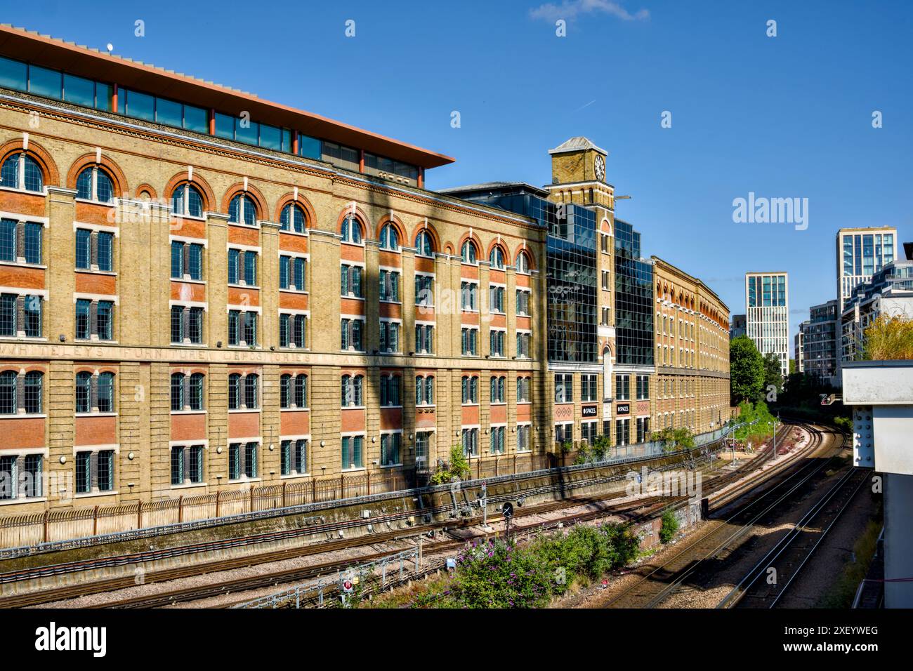 Ehemaliges Whitley’s Furniture Depository, umgebaut für Bürozwecke, West Kensington, Royal Borough of Kensington & Chelsea, London, England, Großbritannien Stockfoto