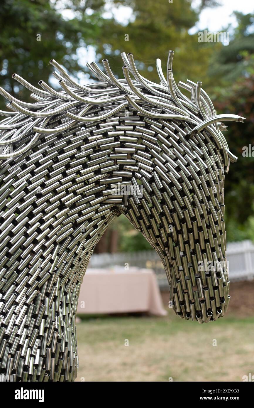 Stoke Poges, Großbritannien. Juni 2024. Pferdeskulpturen aus Metall zum Verkauf am Lord & Lama Stand in The Boodles at Stoke Park, Stoke Poges, Buckinghamshire. Kredit: Maureen McLean/Alamy Stockfoto