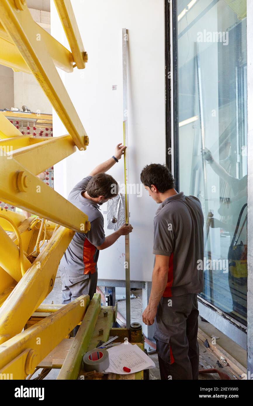 Mechanische Prüfung von Gebäudefassaden. Vorhangfassaden. Architektonische Gehäuse. Homologation von architektonischen Elementen. Zertifizierung, Genehmigung, Test Stockfoto