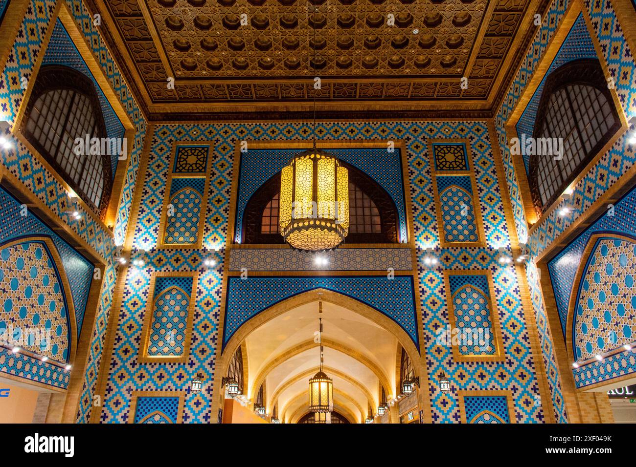 Die wunderschöne Inneneinrichtung des Ibn Battuta Einkaufszentrums in Dubai City. Stockfoto