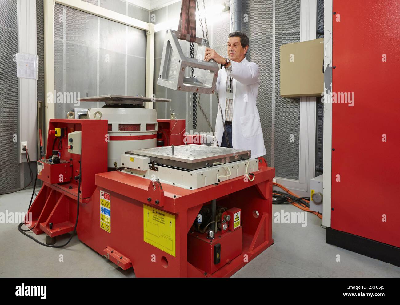 Schwingungskammerlabor. EMV- und Telekommunikationslabor. Zertifizierung von elektrischen und elektronischen Niederspannungsprodukten. Technologische Dienstleistungen für die Industrie. Te Stockfoto