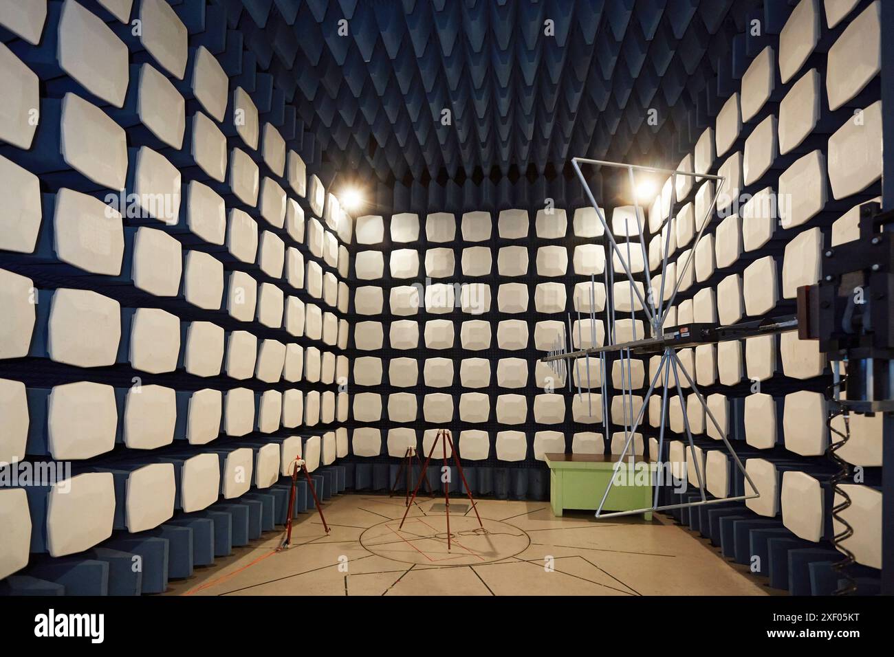 Echoarme Kammer. EMV- und Telekommunikationslabor. Zertifizierung von elektrischen und elektronischen Niederspannungsprodukten. Technologische Dienstleistungen für die Industrie. Tecnalia Resea Stockfoto