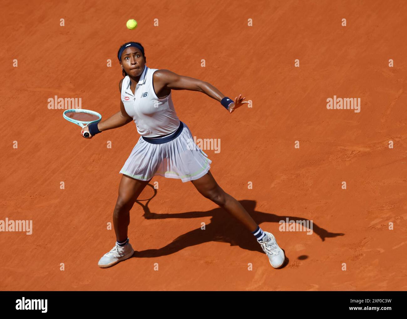 US-amerikanischer Tennisspieler Coco Gauff in Aktion bei den French Open 2024, Roland Garros, Paris, Frankreich. Stockfoto