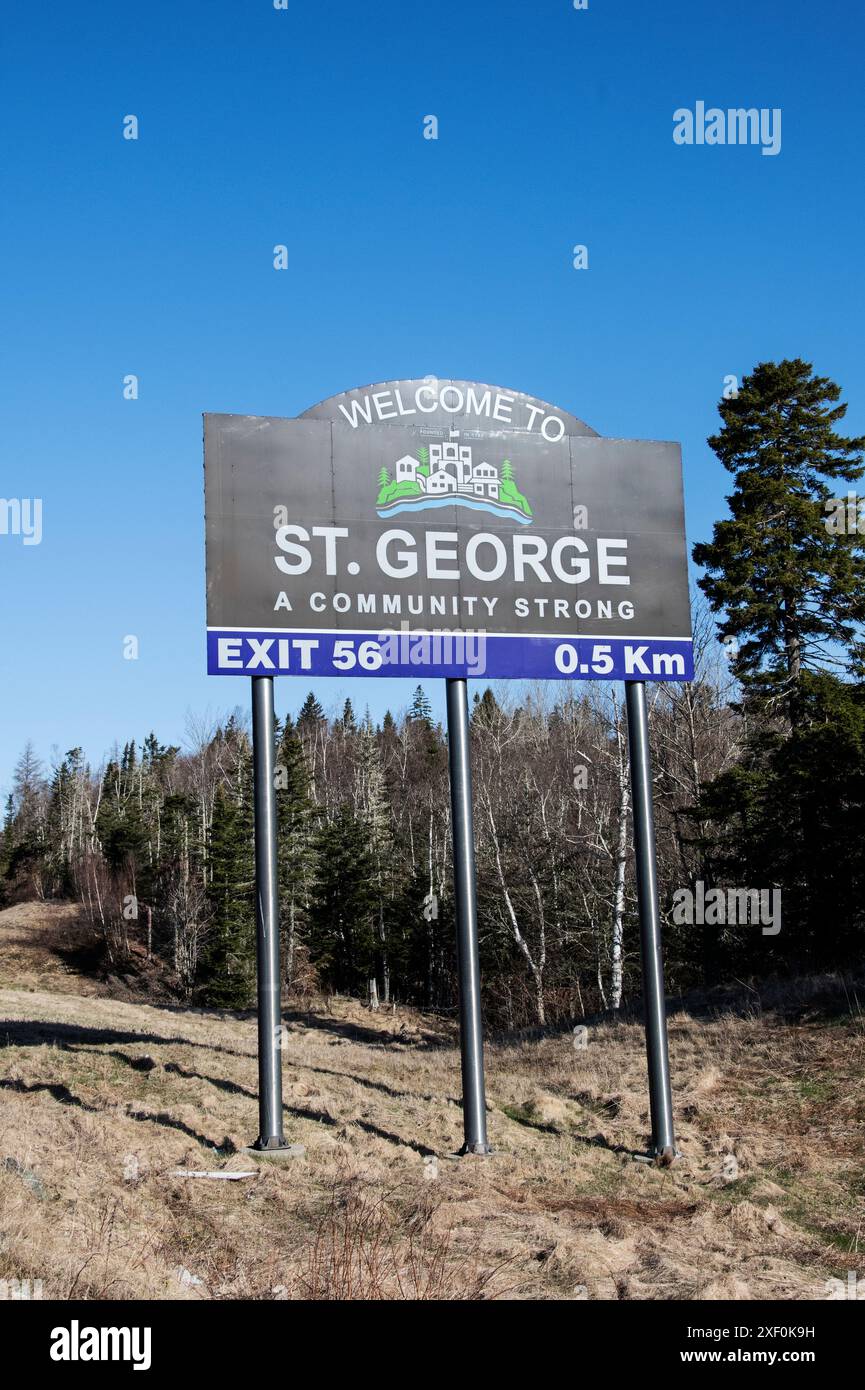 Nehmen Sie in New Brunswick, Kanada, die Abfahrt 56 zum St. George-Schild auf NB 1 Stockfoto
