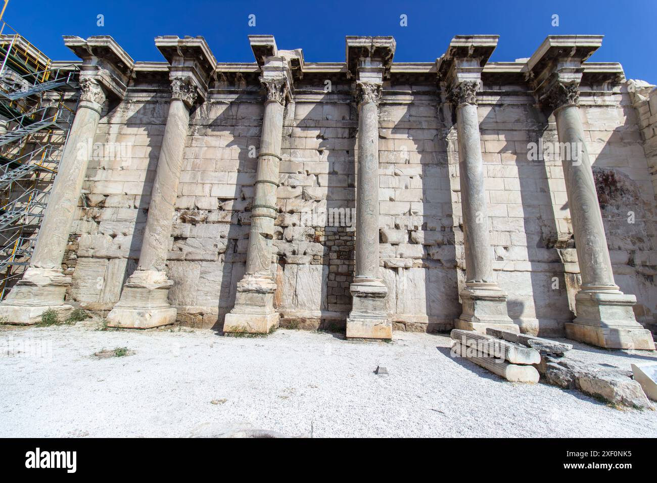 Ruinen der Hadrian Library auf der Nordseite der Akropolis in Athen, Griechenland. Bibliothek Des Römischen Kaisers Hadrian. Stockfoto