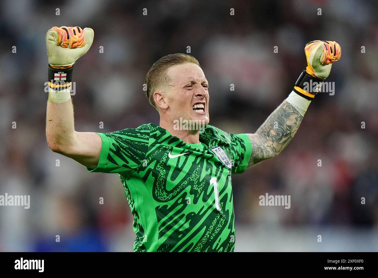 Der englische Torhüter Jordan Pickford feiert nach dem Sieg bei der