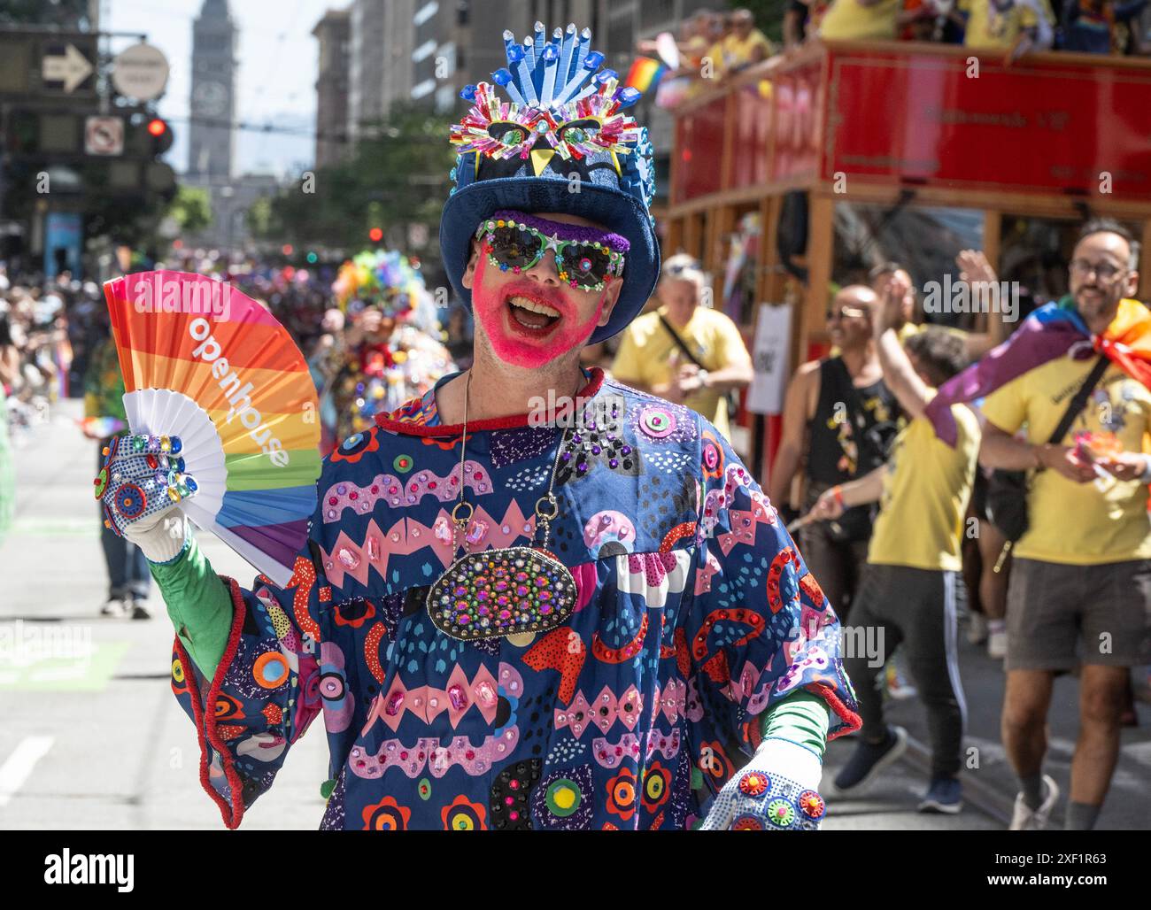 San Francisco, Usa. 30. Juni 2024. Die Teilnehmer marschieren auf der Market Street während der San Francisco Pride Parade in San Fraciscoon am Sonntag, den 30. Juni 2024. Zehntausende waren an der jährlichen Veranstaltung beteiligt. Foto: Terry Schmitt/UPI Credit: UPI/Alamy Live News Stockfoto
