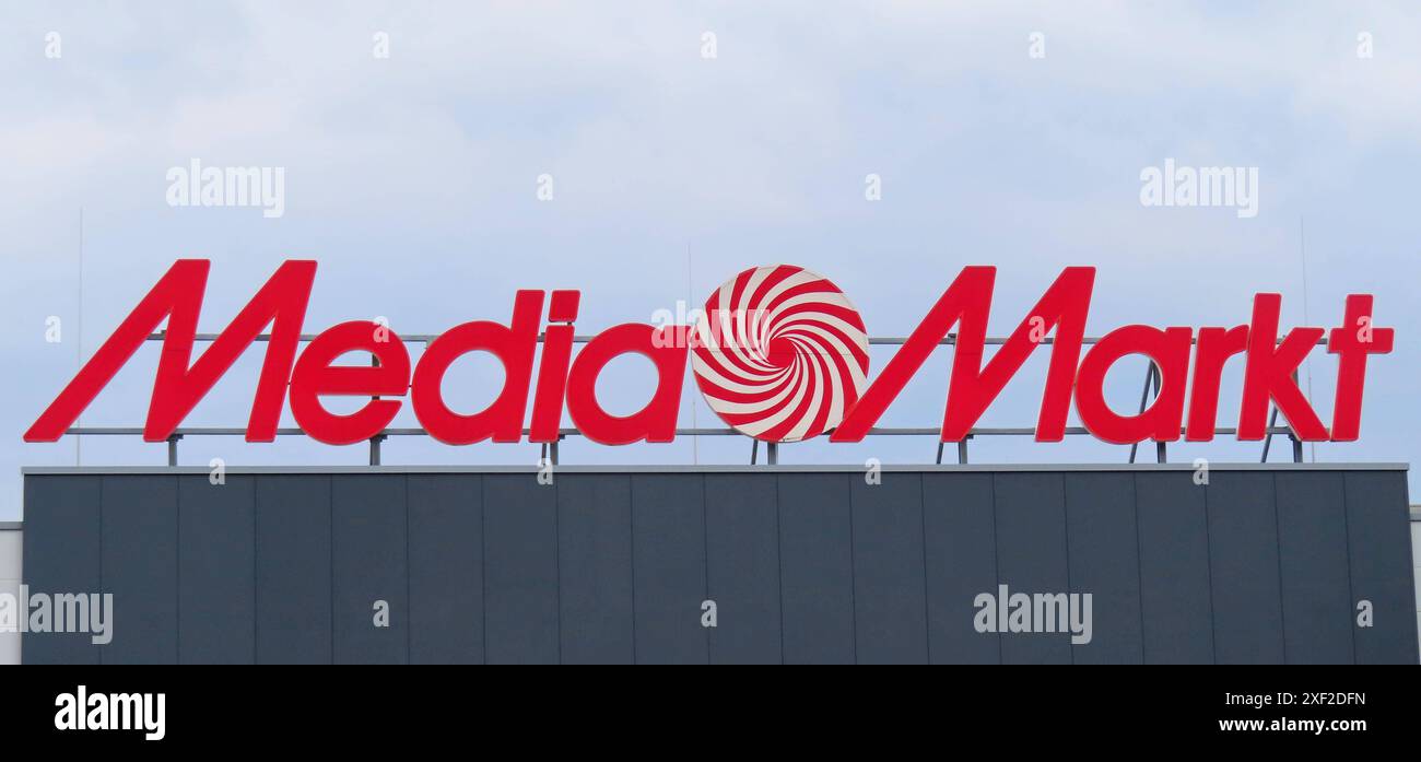 Logo Media Markt auf einem Einkaufsmarkt der Kette Logo Media Markt *** Media Markt Logo auf einem Geschäft der Logo Media Markt Kette Stockfoto