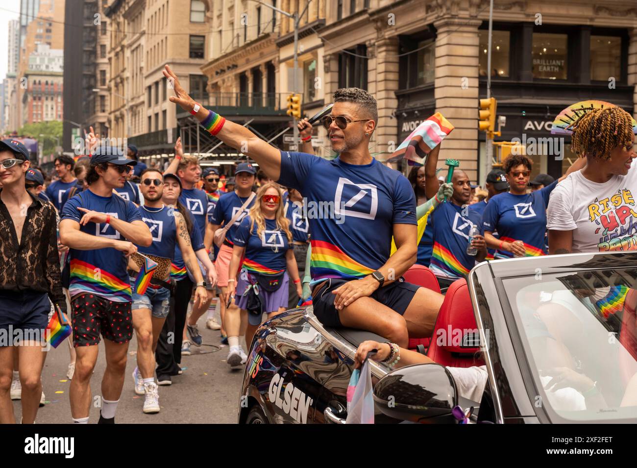 Wilson Cruz nimmt an der jährlichen New York City Pride Parade am 30. Juni 2024 in New York Teil. (Foto: Ron Adar / SOPA Images/SIPA USA) Stockfoto