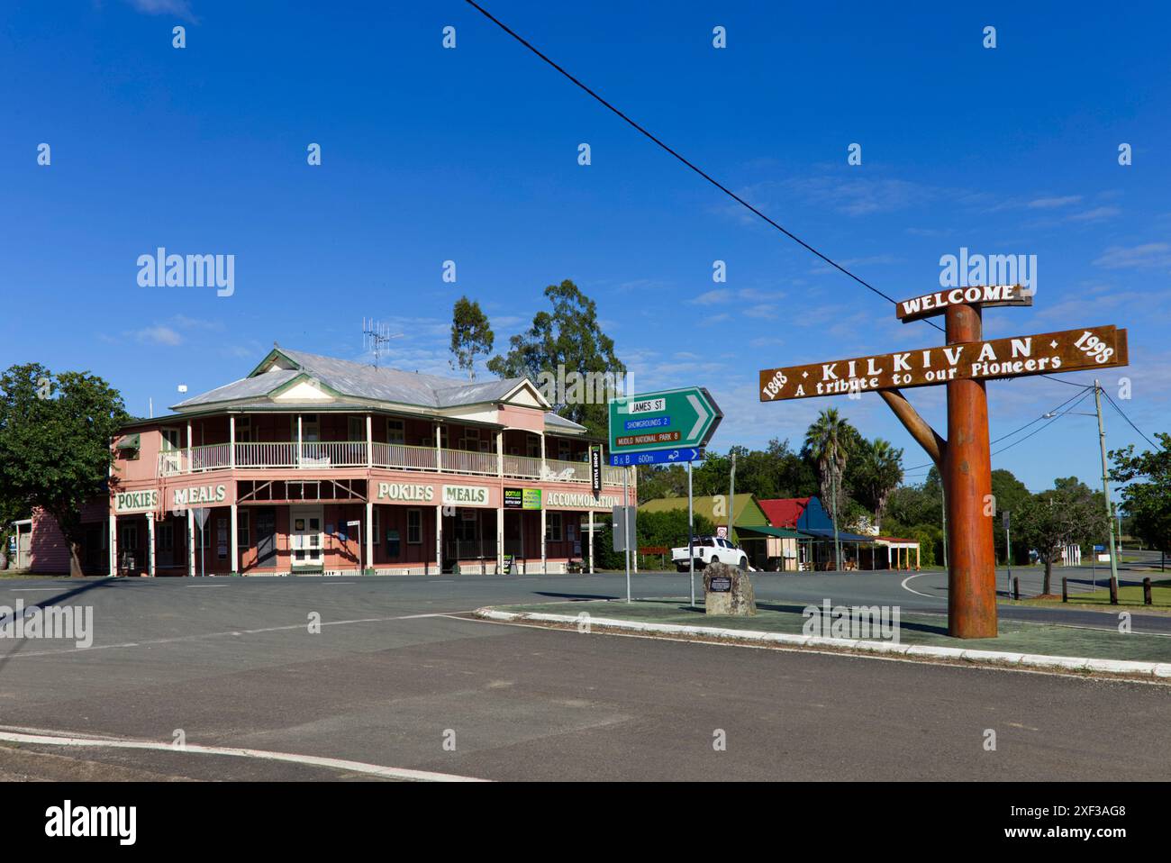 Das Kilkivan Hotel Motel ist ein bekanntes Wahrzeichen in der kleinen Stadt Kilkivan im australischen Bundesstaat Queensland. Stockfoto