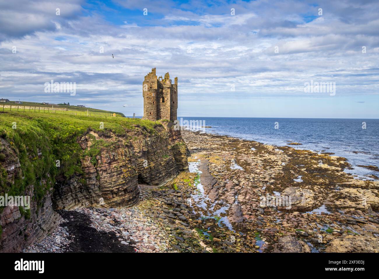 Keiss Castle in Sinclair Bay, Caithness, Schottland Stockfoto